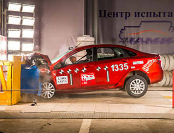 Авторевю провело краш-тест седана Lada Vesta